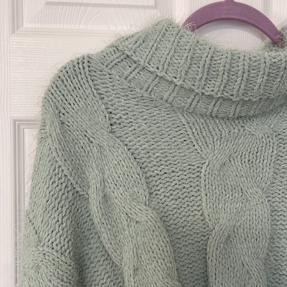 Mint green sweater 🌊 - Picture 2 of 7